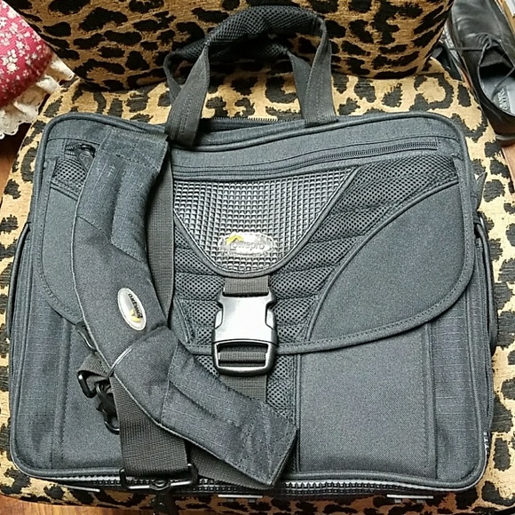 Lowepro Other - Lowepro Notebook/Laptop Carrying Case